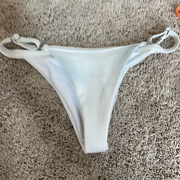 3 bathing suits - Picture 2 of 7